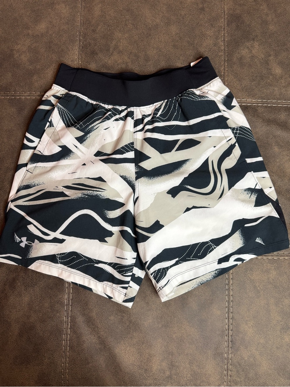 Under Armour Women's Black & White Abstract Print Athletic Shorts